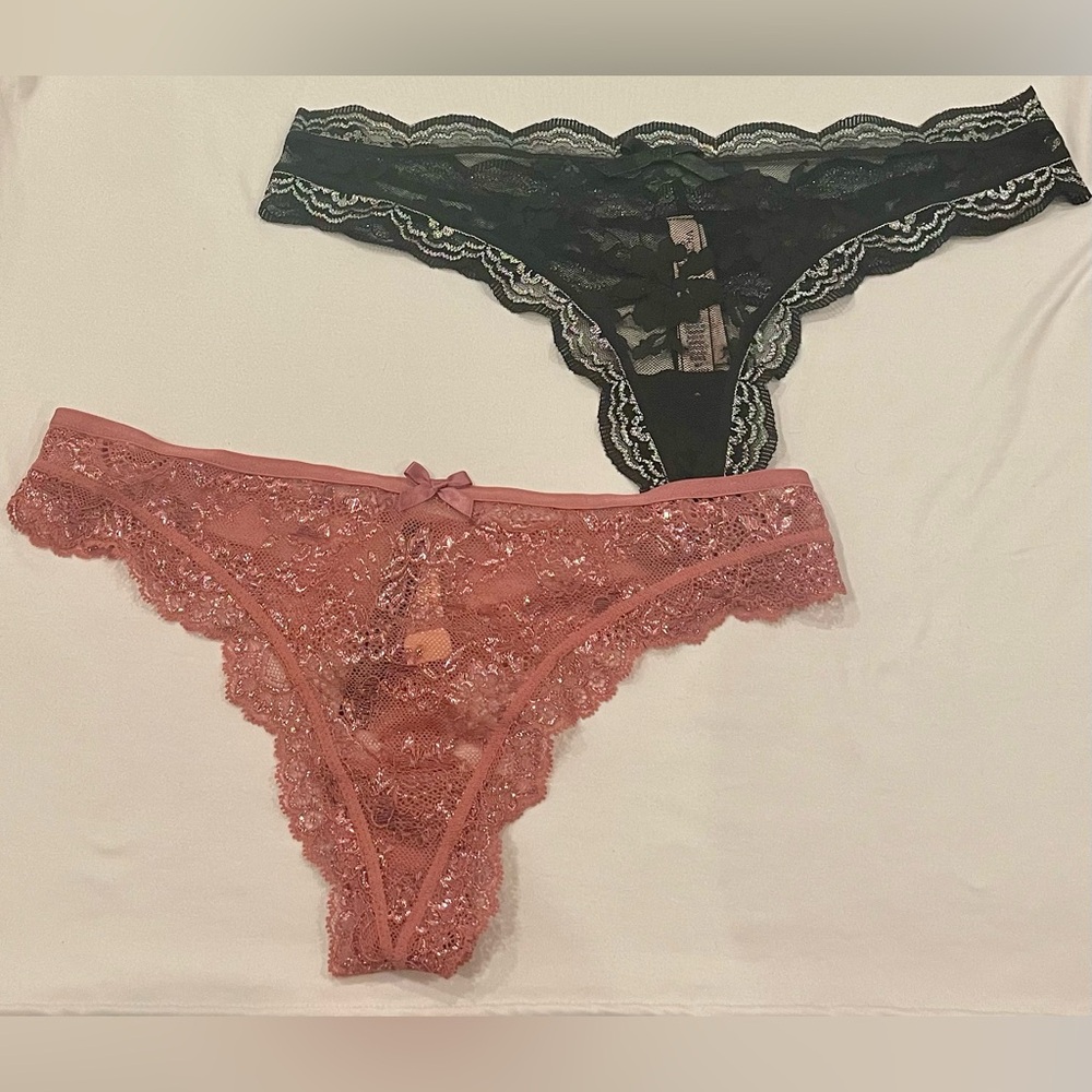 NEW WITH TAGS VICTORIA’S SECRET 2 PK SIZE M THONGS SPARKLY PINK & BLACK